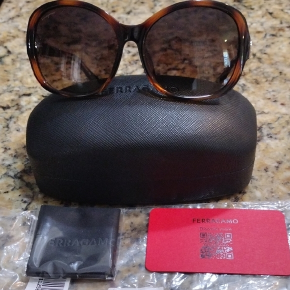 Ferragamo Sunglasses main image 8